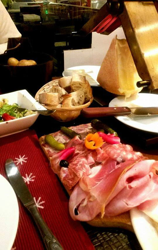 raclette montagne valberg restaurant le refuge