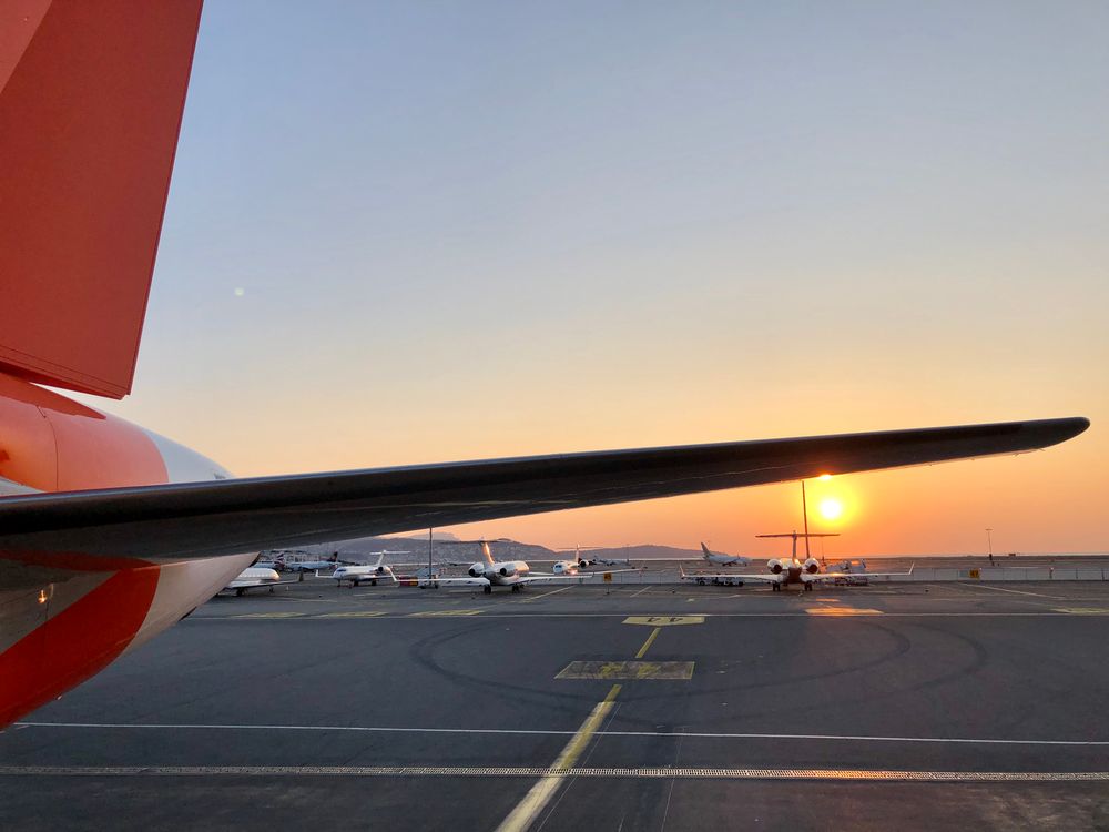 lever de soleil sur aéroport Nice côte d'azur