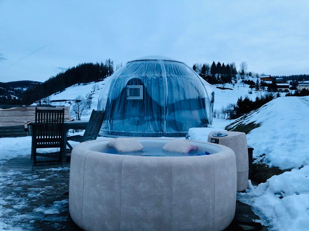 nuit dans une bulle romantique avec jaccuzi