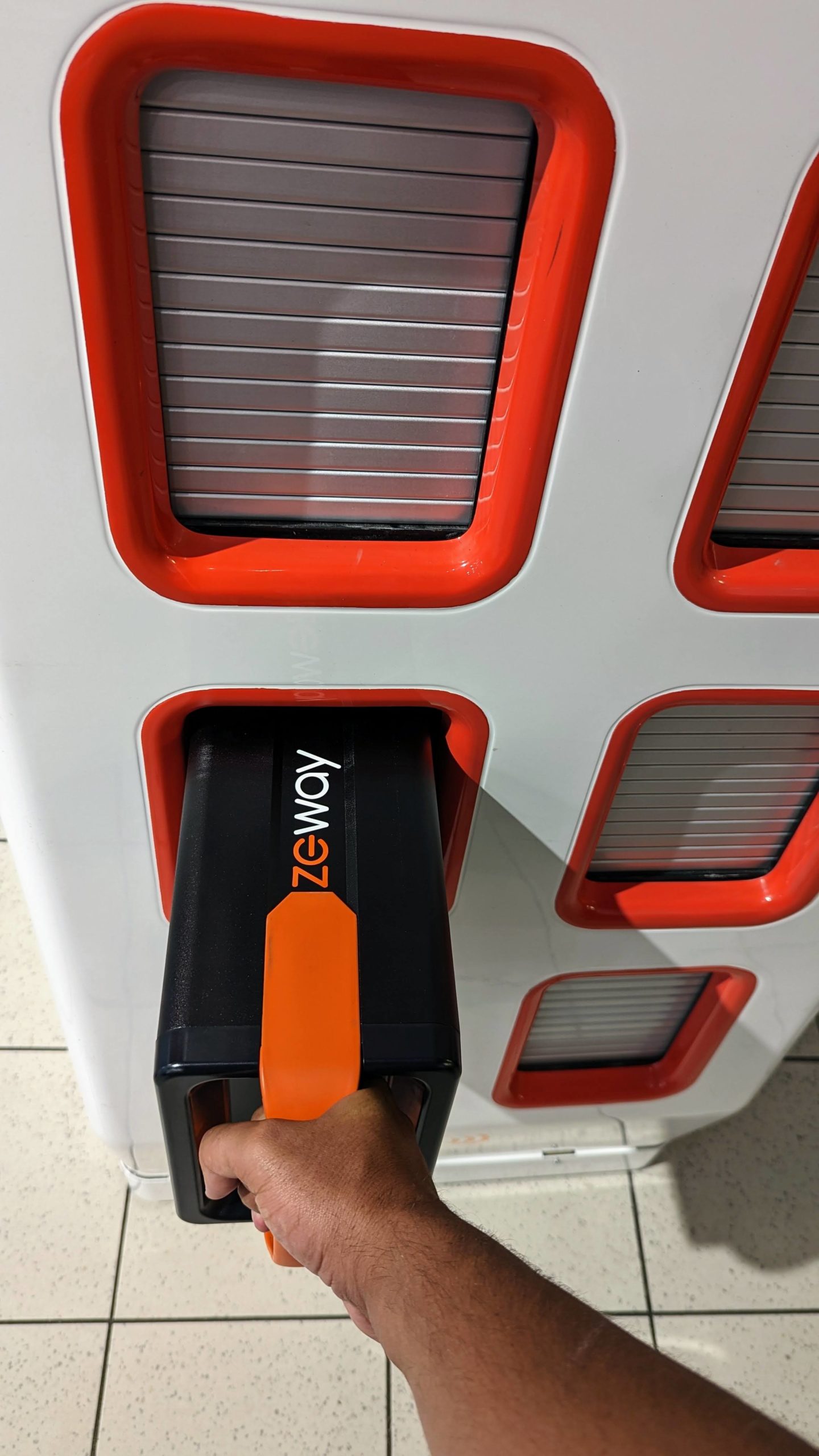 échange de batterie scooter électrique nice zeway